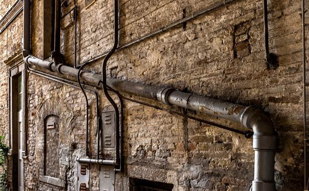 https://get.wallhere.com/photo/2880x1780-px-building-metal-old-pipes-rust-1343713.jpg